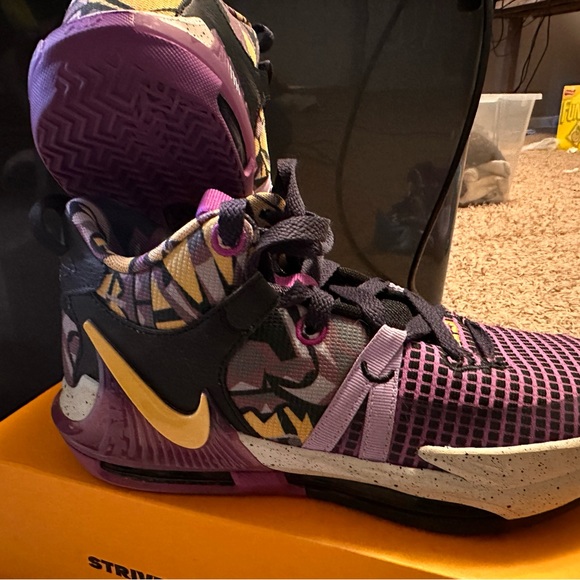 Lebron Witness VII SE (GS) - Picture 4 of 6